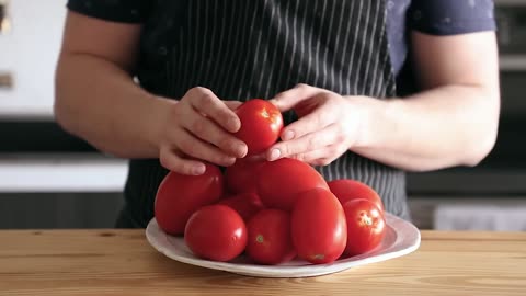 Proper Tomato Sauce Using Fresh Tomatoes (3 ingredients)