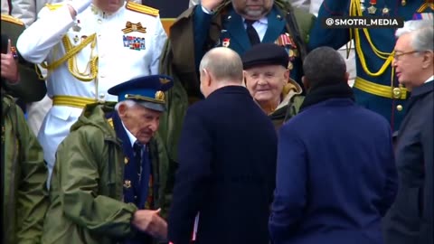 🇷🇺 Vladimir Putin greets veterans