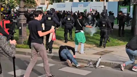 Paris Police Charge at Labor Rights Protestors