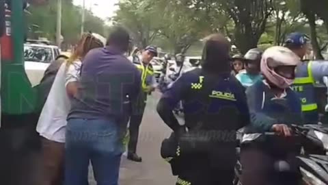 CAPTURA PELEA PATRULLERA EN CALI