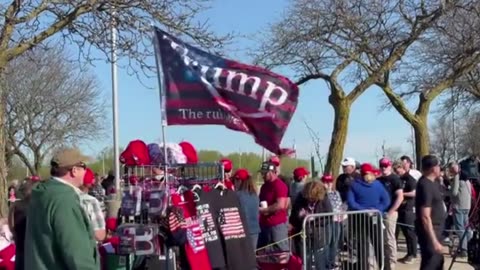 Supporters line up 6 hours early in Waukesha, WI for Trump’s rally