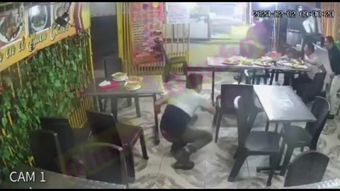 Video: Cámara grabó asesinato dentro de un restaurante de Girón