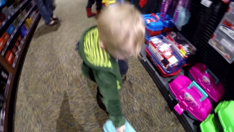 My toddler wants a gun - trip to Cabelas VLOG