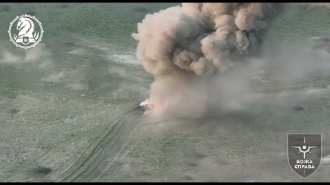 UAF 47th Mechanized Brigade films a BMP running over a mine and explodes.