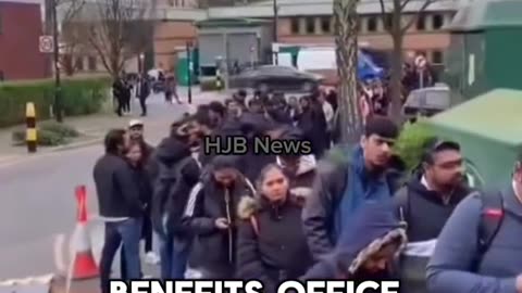 Migrants mostly muslims line up to claim social security in L6