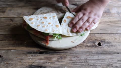 HOW to make the italian "PIADINA"