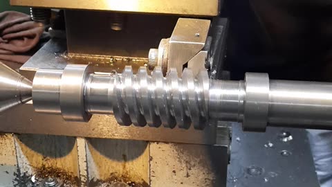 Thread Cutting on Worm Shaft | Lathe Machine Oparetor | Mechinical Engineers