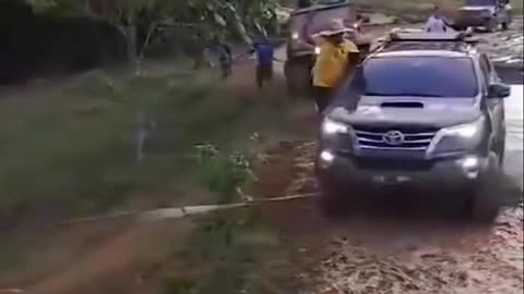 CAR CAN'T GO THROUGH MUDDY TERRAIN BUT THEY USE A VERY GOOD STRATEGY 😎😎😎😎😎😎😎