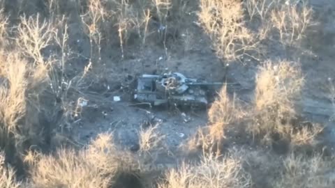 💥Direct hit of Ukrainian tank T-64BV Russian artillery 💥