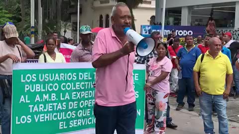 Crisis in Barranquilla: Bus drivers protest at AMB offices due to denial of operating cards
