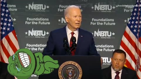 "PAUSE" - Trump trolls Joe Biden reading "Pause" outloud from teleprompter