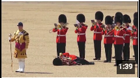 🇬🇧 London: "Suddenly" Three Soldiers Fainted During Rehearsal for "Trooping the Colour"