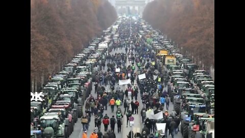 GERMAN FARMERS PROTEST💶👨‍🌾🚜💩🏣AGAINST THE GOVERNMENT⛽️🛣️🚜👨‍🌾🛤️💫