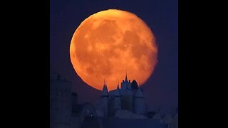 Lua laranja sobre São Petersburgo,Оранжевая луна над Санкт-Петербургом