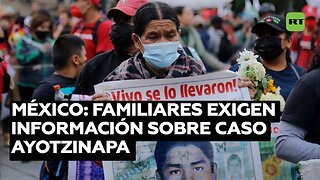 Familias de los 43 normalistas de Ayotzinapa hacen una acampada para exigir información