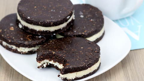 Homemade low carb Oreo recipe