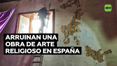 Tapan con pintura blanca un fresco de 300 años en una parroquia española