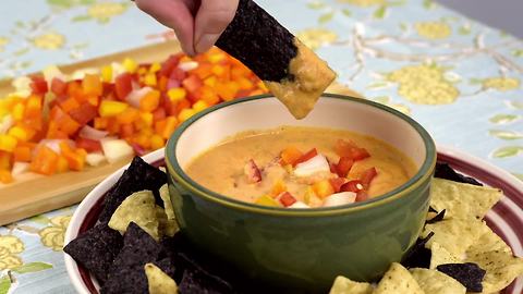Delicous dips: Mouthwatering queso sauce