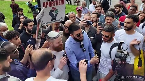 jewish zionist man surrounded by Ali dawha and pro Palestine supporters #speakerscorner