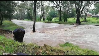 Rain causes flash flooding in Johannesburg (SzK)