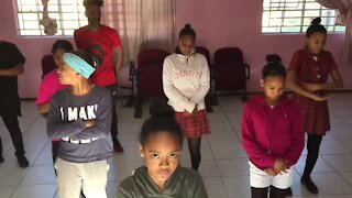 SOUTH AFRICA Cape Town - Learners heading for dance event in Arizona (Video) (PnQ)