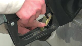 Experts predict gas prices will continue to rise in Wisconsin and across the country