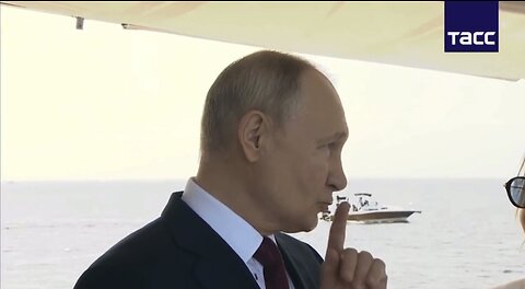 Putin reminds his talkative host not to speak during the Russian National Anthem