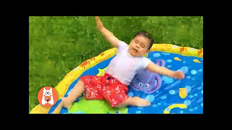 Los Bebés Tienen Problemas a la Hora de Jugar con el Agua #3 | Video de risa