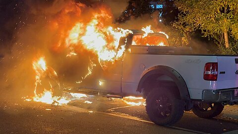 Teamwork Extinguishes Truck Fire - Lynbrook NY Fire Dept. Nov 20th, 2023