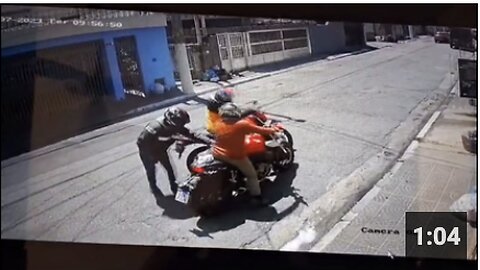 Brazil 🇧🇷 17-year-old died after suffering a sudden illness during a motorcycle robbery 🥴