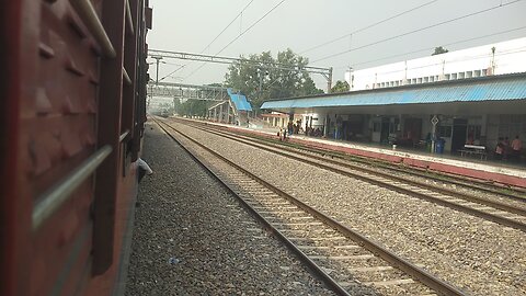 15119 Banaras Dehradun Janta Express Xing With WAG 9 Hauled Freight Train At Amethi