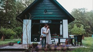 This Couple Lives Off Grid in Tiny House and Uses Permaculture to Produce their own Food.