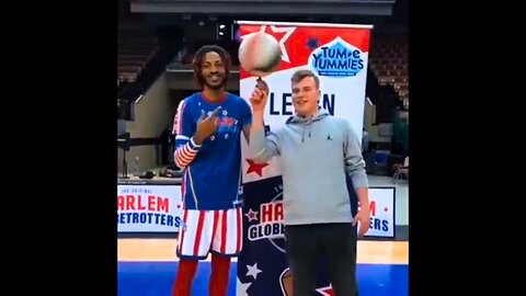 Harlem Globetrotter Gets Hustled by Fast Eddie