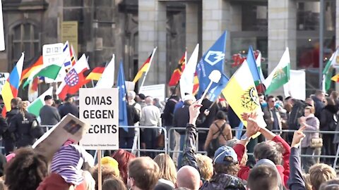 Germany: Counter-protest overshadows Pegida's 7th anniv rally in Dresden - 17.10.2021