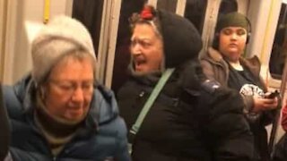 Elle pète un câble dans le métro de Boston