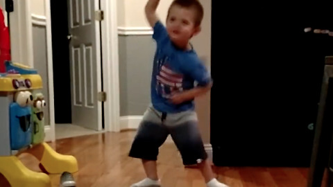 Adorable three year old dancing to Taylor Swift