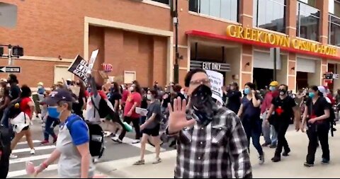 Antifa-BLM Violently Attack Reporter, Put Him in Chokehold, During Anti-Eviction March in Detroit