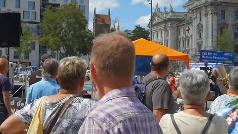 Passanten verdutzt! Ulli petzt neueste Klima-Lügen-Methode - UlliOma & Friends Demo 22.7.23 (2)