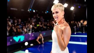 Katy Perry overrasker en bryllupsfest i Missouri