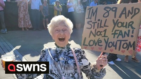 Granddaughter suprises 89-year-old die-hard Tom Jones fan with concert tickets