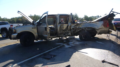 TRUCKS COLLIDE ON 190 WEST, SPRING CREEK TEXAS, 10/06/22...