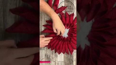 Burlap Poinsettia Wreath - Shorts - Christmas DIY