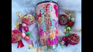 DIY VALENTINE’S DAY GLITTER TUMBLER AND KEYCHAIN TUTORIAL