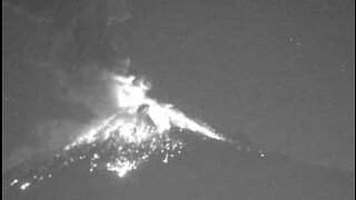Filmagem noturna mostra erupção espetacular de vulcão no México