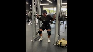 CBUM: Equivalent to 135lbs squat since smith machine is cheating [chris bumstead] 🤷🏻‍♀️