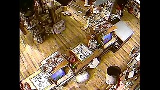 Attacker slams 16-year-old Germantown Cracker Barrel employee and destroys merchandise [VIDEO]