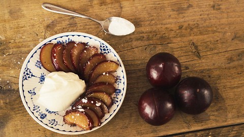 10-minute caramelised plums with mascarpone recipe