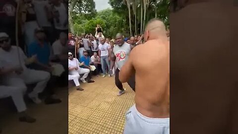 INSANE FIGHT IN THE RODA OF CAPOEIRA IN BRAZIL