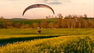 Paraglider Dangerously flies along the road