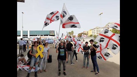 Separatistas italianos apoyan a Puigdemont frente al Tribunal de Sassari (Cerdaña)